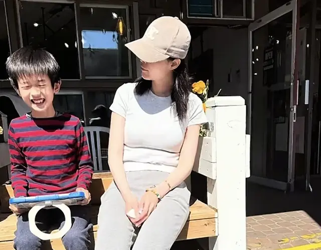 车模兽兽加拿大晒儿子正面照,与自己很像,结婚12年沦为家庭主妇