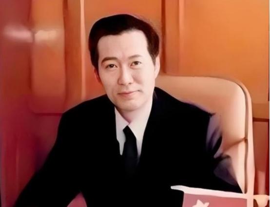 1997年，慕绥新在担任沈阳市市长及辽宁省副省长期间，生活是十分奢靡的。  