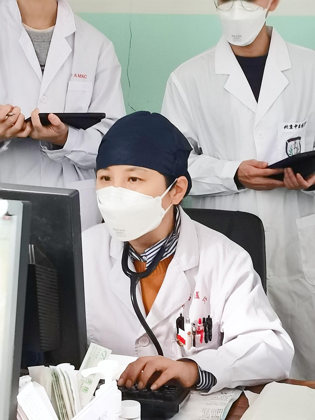 哮喘慢阻肺，根是阳气不够了，每天必做这2件事初夏忽冷忽热、早晚温差大，很多