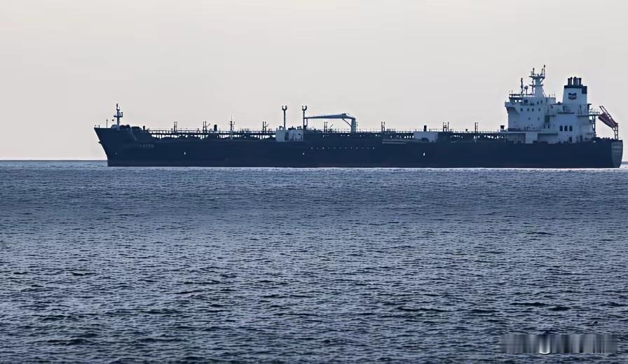 美国重启伊朗石油禁令，6300万桶原油漂泊海上无人敢接！中东局势刚刚经历