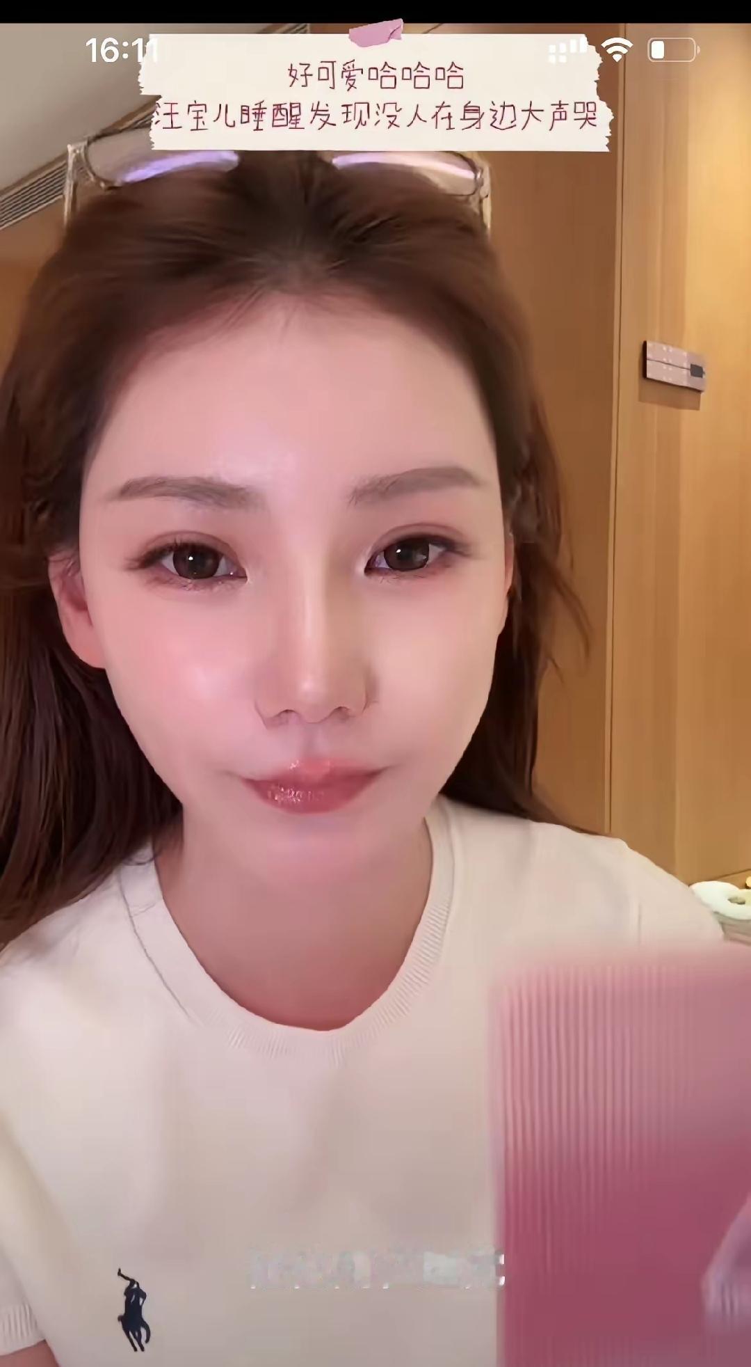 马筱梅昨晚在直播，汪宝就在她旁边，哭得撕心裂肺，马筱梅只是朝汪宝看了看，依旧淡定