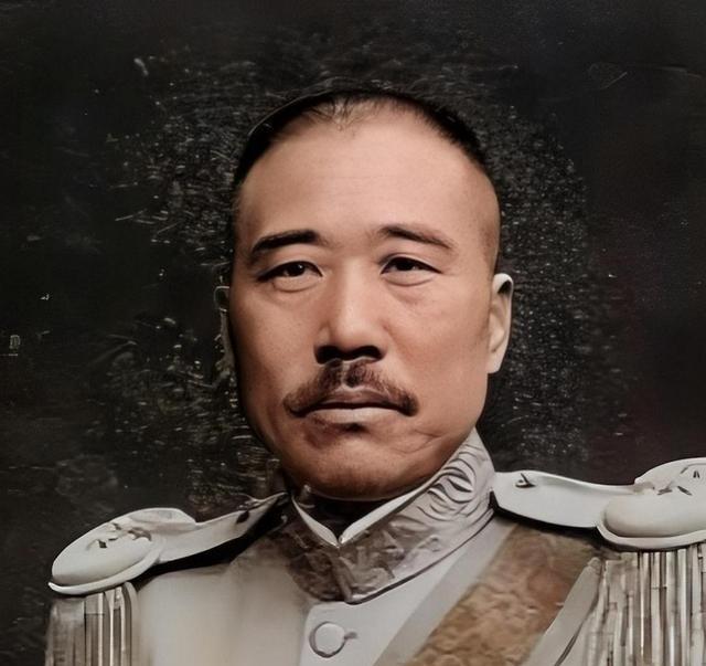 1926年，张宗昌准备处决一个逃兵，写手令时“毙”字不会写，就想改成打300军棍