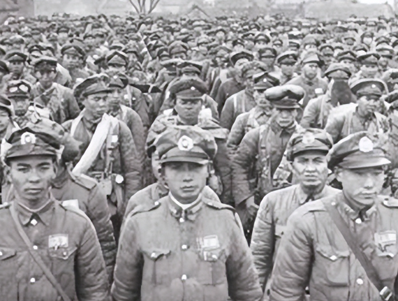 1945年8月，陈诚负责“裁军”，把大量杂牌军校毕业、行伍出身的军官裁减回家。中