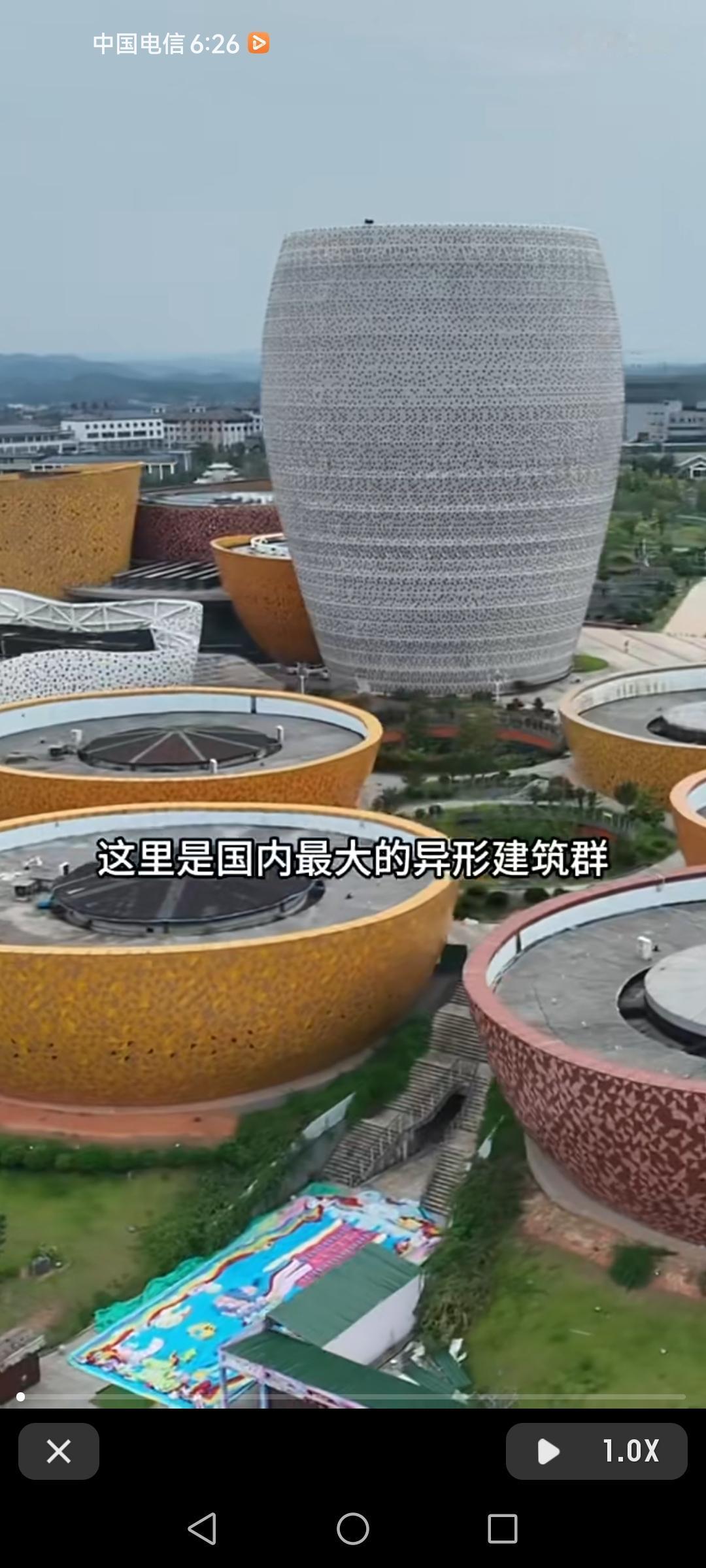 国内有这么一处神奇的地方，它是国内最大的异形建筑群，占地足足650亩。这里还是中