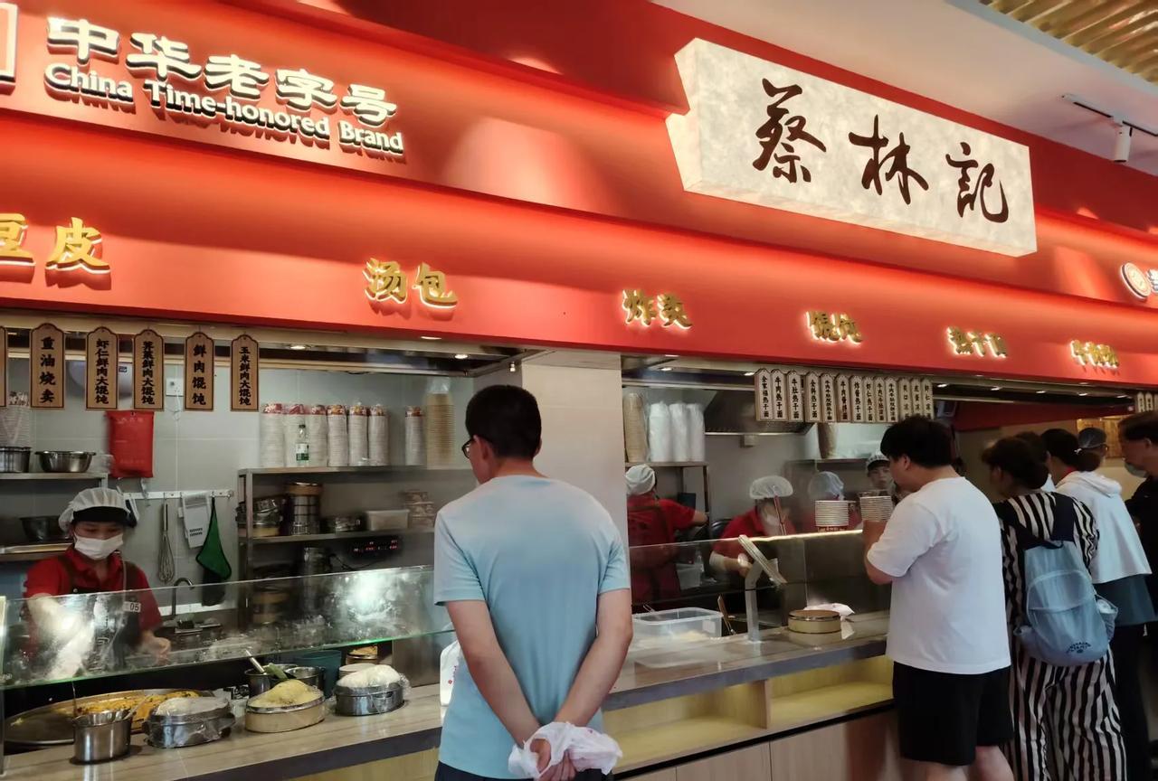 真是一个便宜三个爱。今天我们小区2号门新开了一家超市，所有商品都打折优惠。小区
