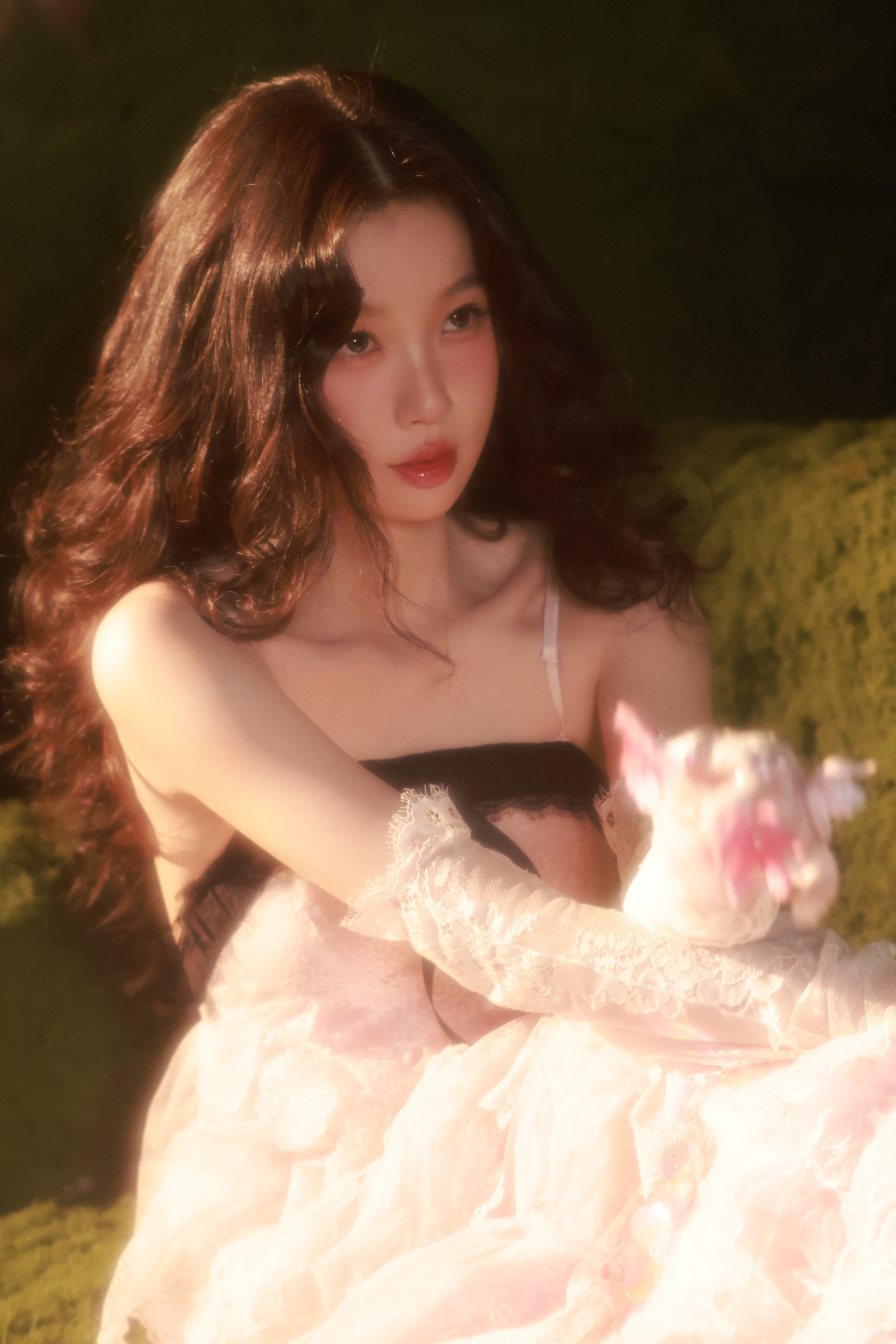 虞书欣美神降临手里还是蝴蝶兰🌷