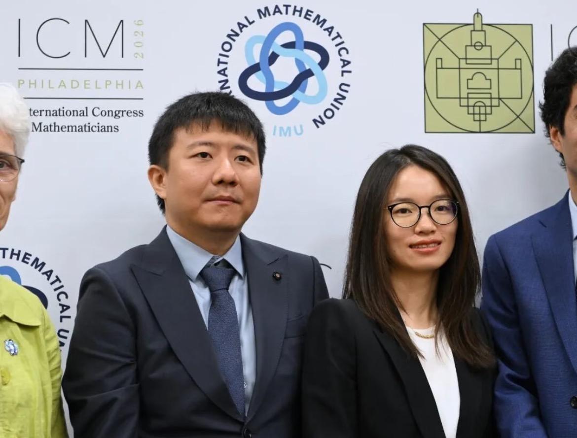 看来王虹和邓煜的采访突然觉得其实我们都有机会成为她们这样的天才！只不过是