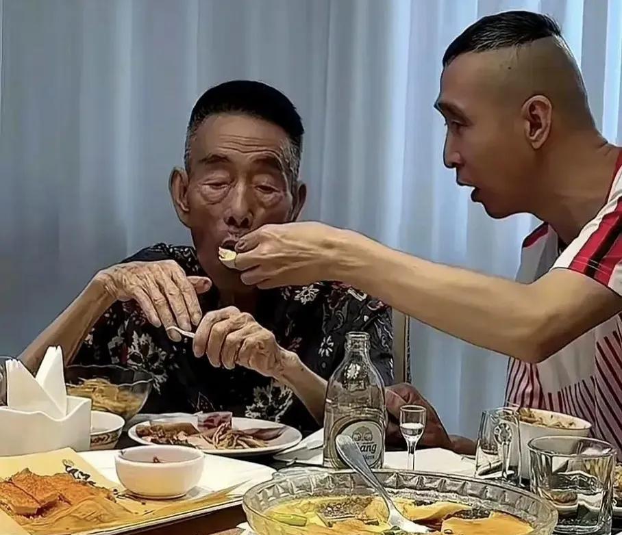 学李玉刚？糊涂啊，条子哥韩兆杨少华老爷子去世，众星网上发文悼念，这其中就有李玉