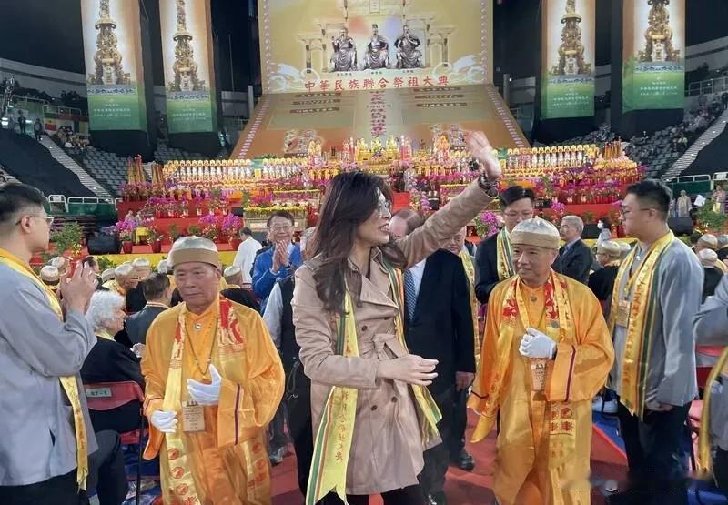 郑丽文出席中华民族联合祭祖大典祈求两岸和平共荣！郑：中华儿女不再自相残杀！