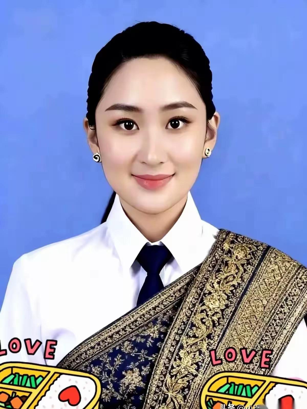 一张反对票都没有。354票赞成，15票弃权。泰国为泰党就这么选出了新老大。这