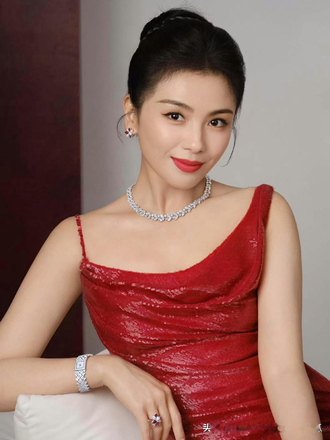 刘涛可能是最独特的女明星之一了，她到底是怎么做到有时候看起来成熟有时候看起来又