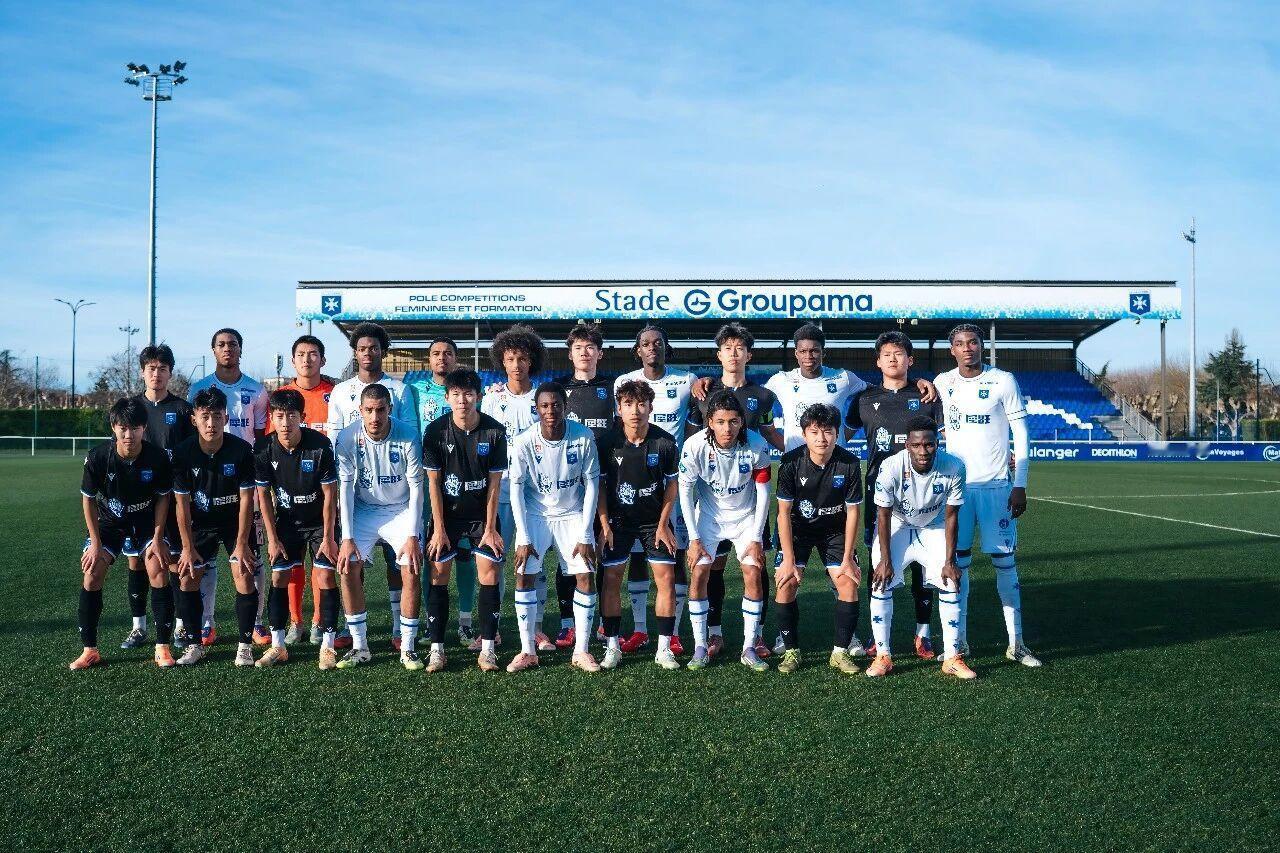 崔鹏目前正带领鲁能梯队在法国做青训，得出的结论是：国内青训比赛主要是赛会制，比赛