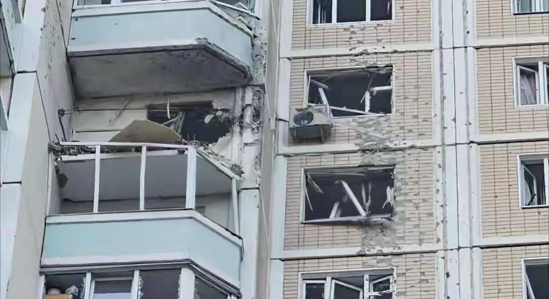 俄遭遇大规模袭击，泽连斯基：这是对俄袭击乌的“完全正当”回应。英国媒体5月1