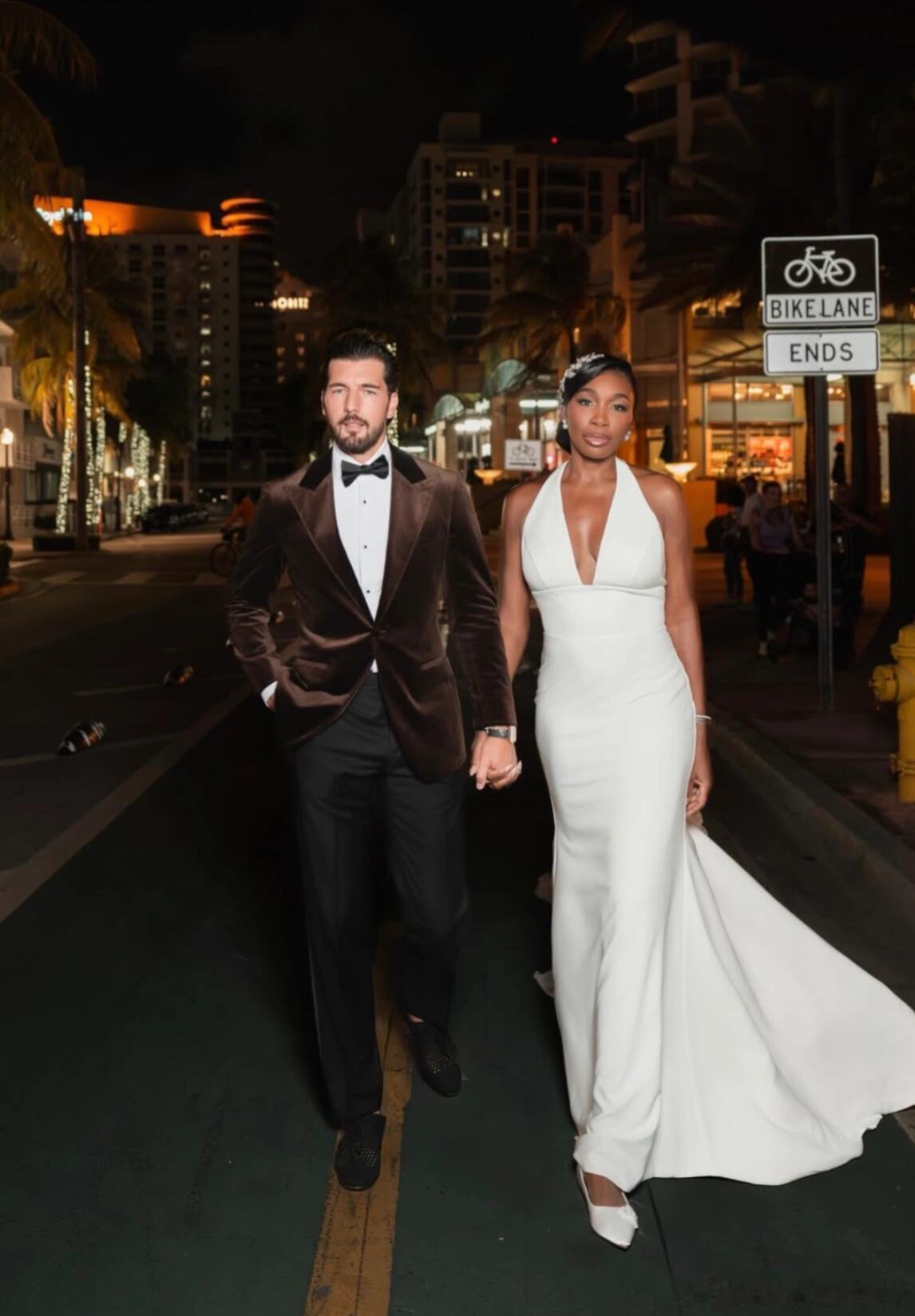 大威婚纱照继续流出两个人都很成熟哈wta网球talking大会大威廉姆斯举办婚礼