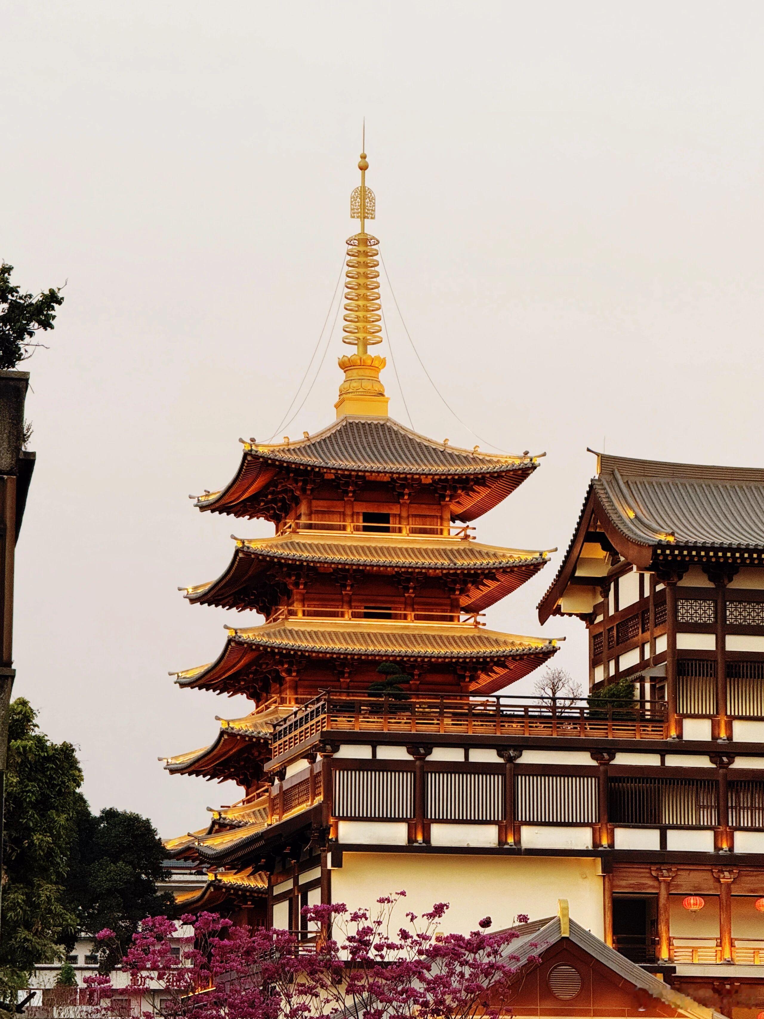 潘美跟着赵匡胤时，横扫天下，是优秀武将；跟着赵光义时，唯唯诺诺，就是平庸之辈！潘