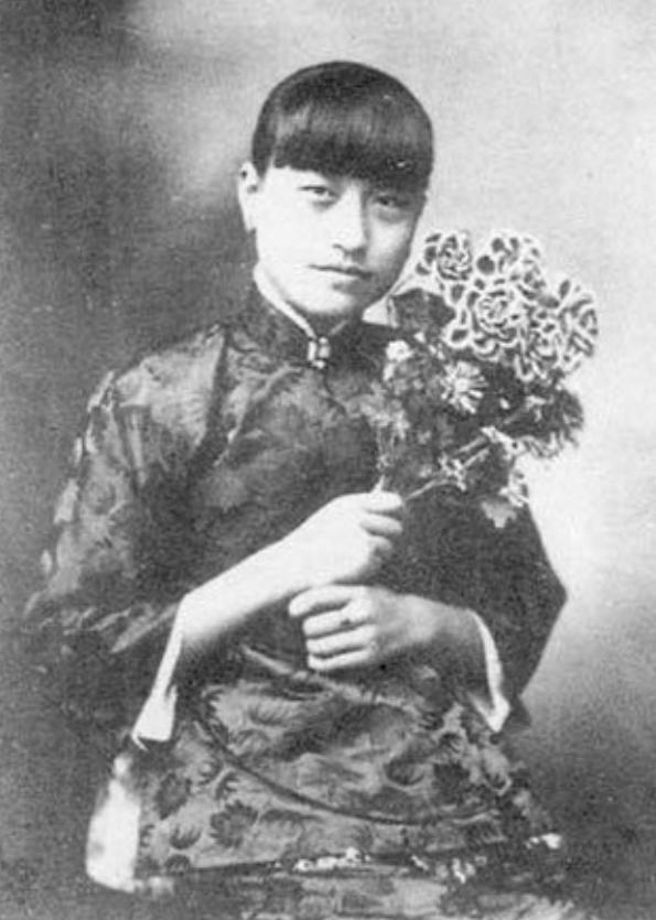 1961年，周总理在西花厅会见了一位女子，她就是蒋介石的前妻陈洁如。见面后，陈洁