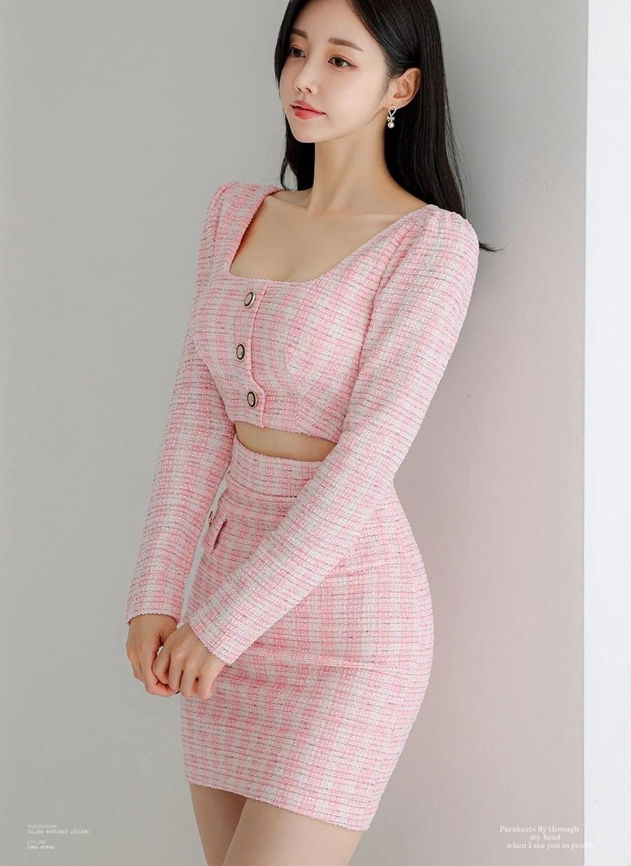 孙允珠的粉色格纹套装真的太惊艳了，甜美时尚感直接拉满，少女心简直要爆棚！就如她