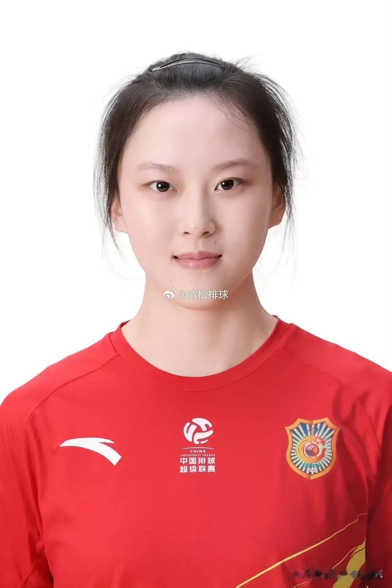 全锦赛江苏女排3:2战胜山东女排进入决赛，江苏女排人才真是厚实，山东女排太拉垮了