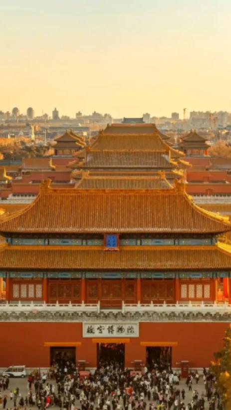 故宫缺钱到了什么地步，似乎永远入不敷出？故宫每年门票收入近8亿，文创收入大约15