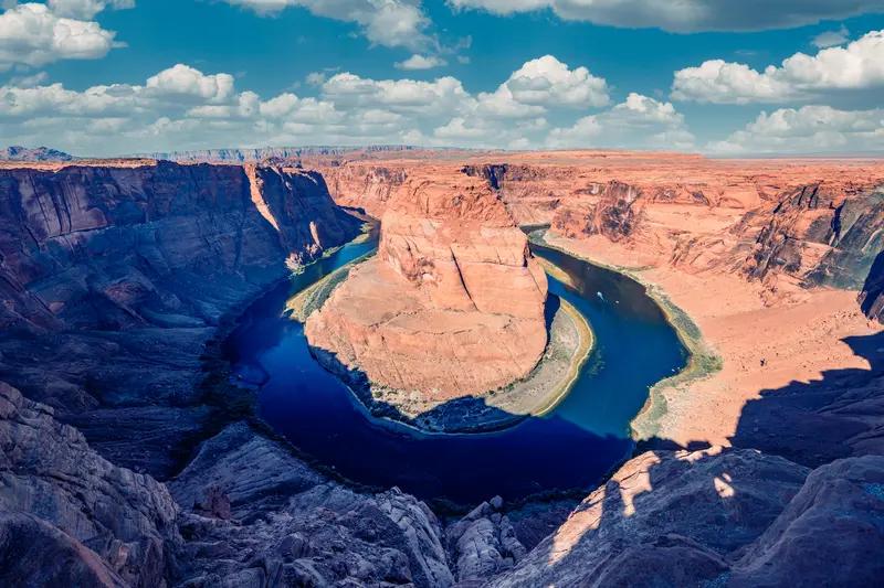 最近“若美国彻底衰落，世界会变成什么样”这话题超火。有人说美国人没胆量掀不起风浪