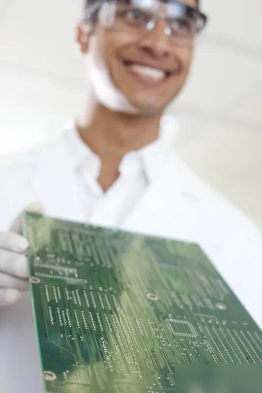 DeepSeek预测未来工资最高的10个职业。刚刷到这个榜单，第一反应是“果然跟