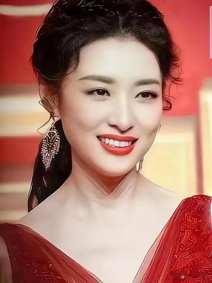 文艺评论家如此评价周涛！这位评论家说周涛映日荷花别样红周涛举止大方