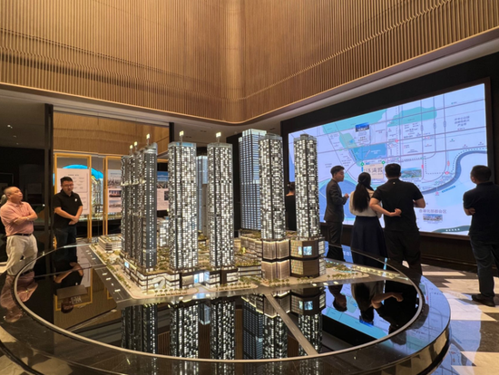 楼市新政刷屏! “连夜转定金, 一大早订房”