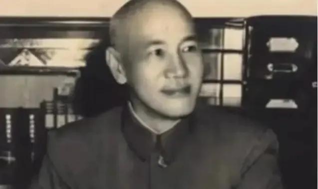 蒋介石晚年曾言：“我之所以会失去江山，罪魁祸首只有二个人。”自1949年败逃台湾