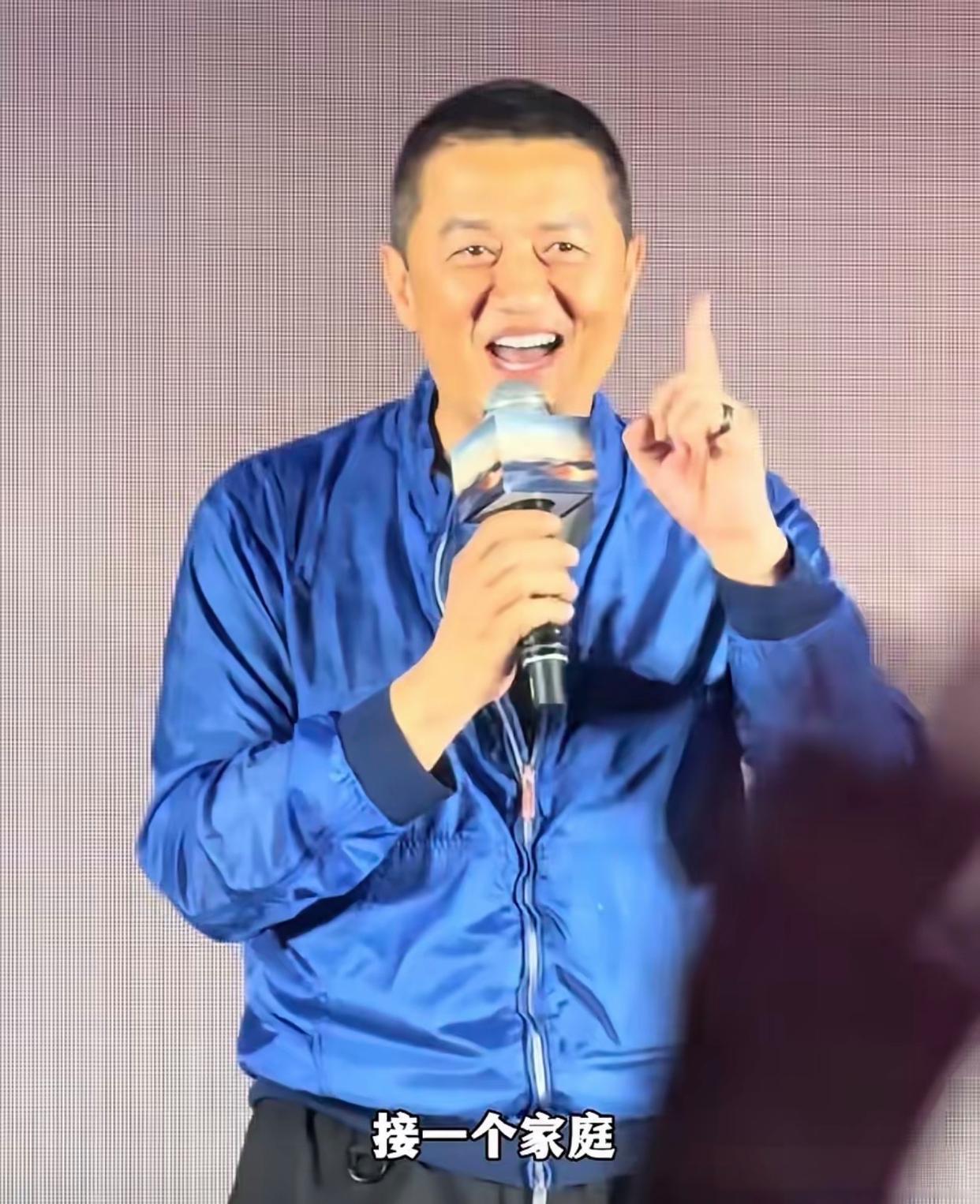 若不是李亚鹏这次代言，谁能想到?嫣然竟连一辆旧车都舍不得换，还用着十几年老掉牙的