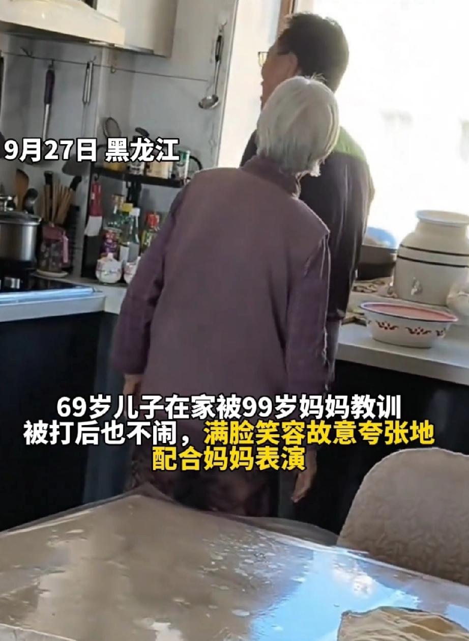 9月27日，黑龙江。妈妈教训儿子，在他身上“啪啪啪”就是几巴掌，问他：疼不疼？奇