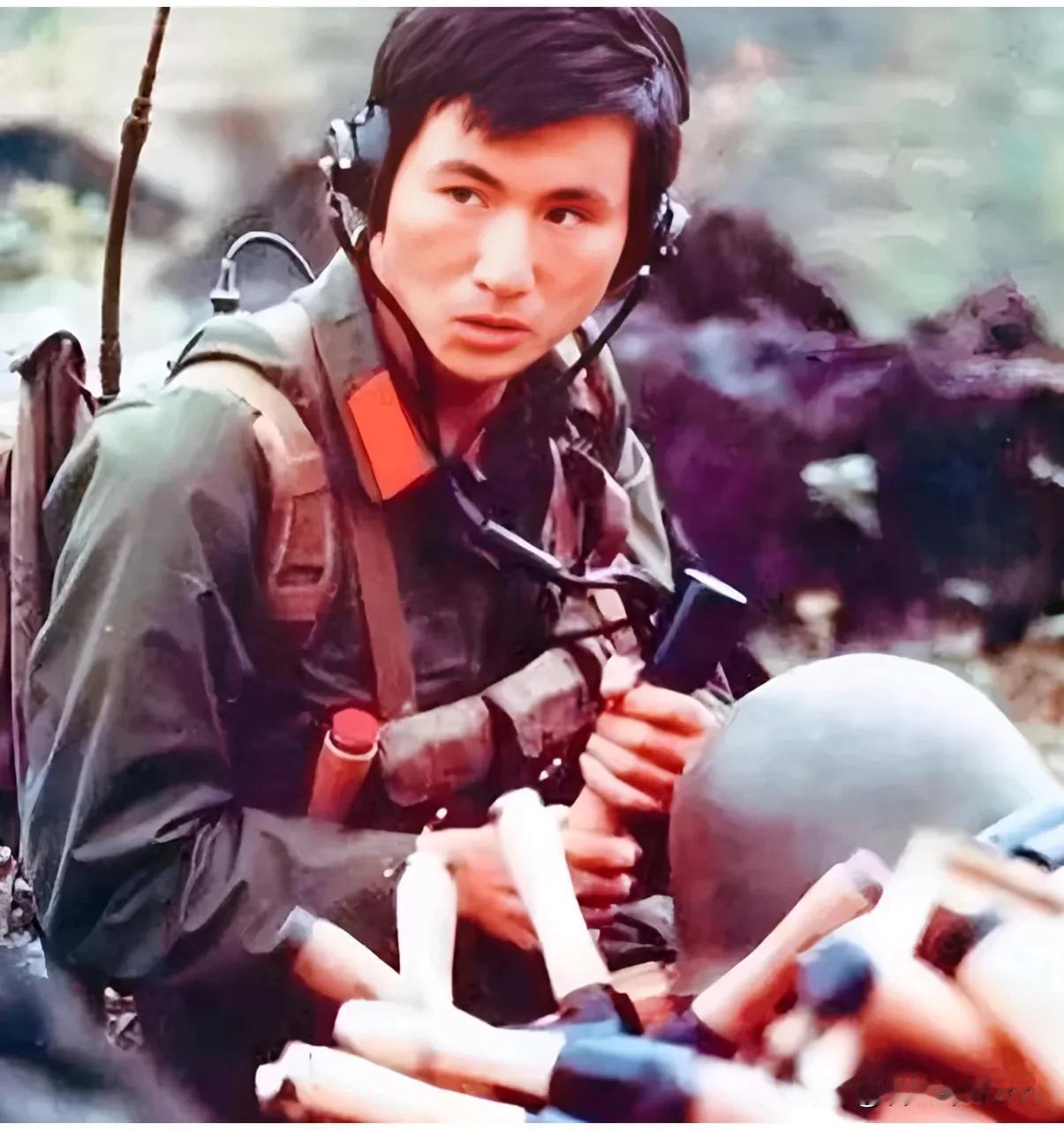 1985年,老山战场上,杨启良歼敌18人,转业后却遭地方恶霸刁难,他看了恶霸一眼