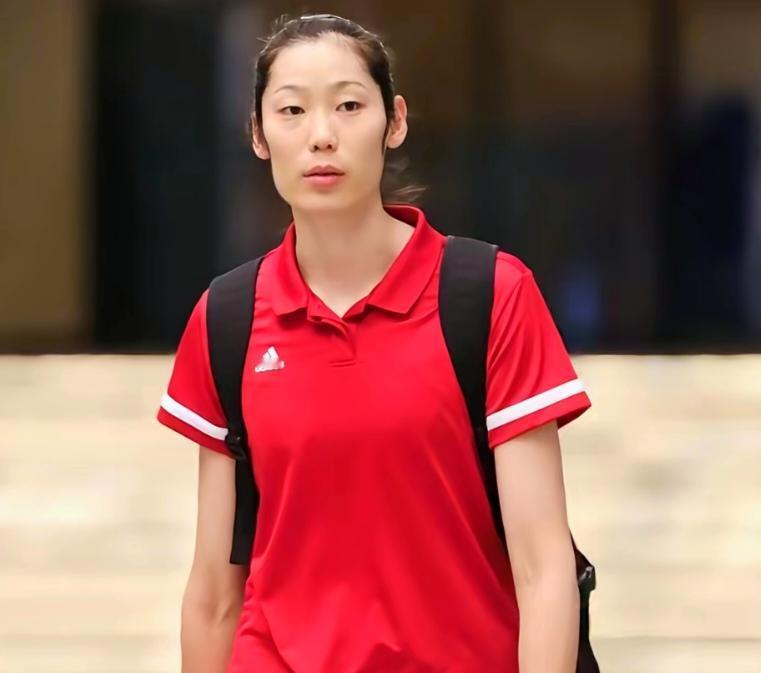 借口上厕所，朱婷偷偷买了近万元的单，这波操作比赛场上的暴扣还戳人。本是教练