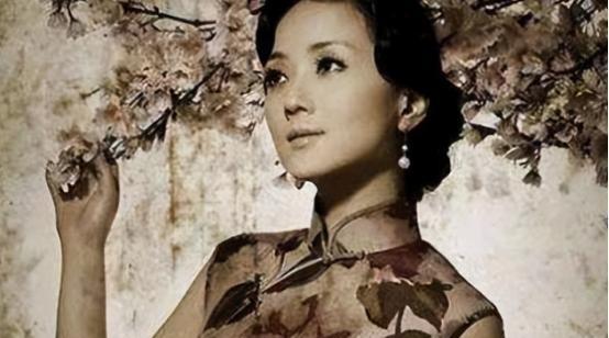 民国初期，江西都督李烈钧瞥了一眼下属龚永的新婚照后，犹如电击一般，当即对龚永大加