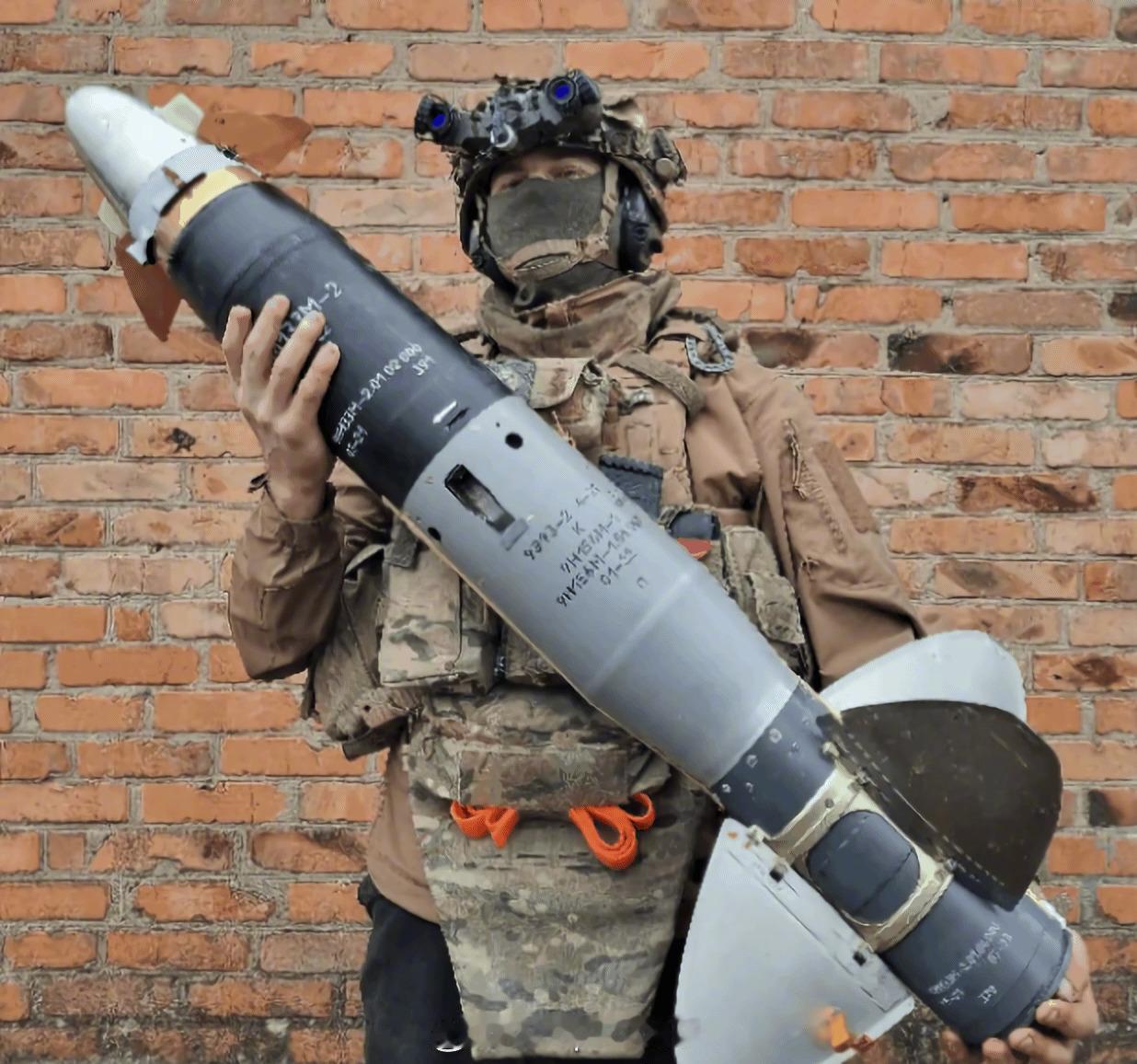 没有最深，只有更深。苏联人的不懈追求。9K113战斗部重2.75公斤，破甲深度