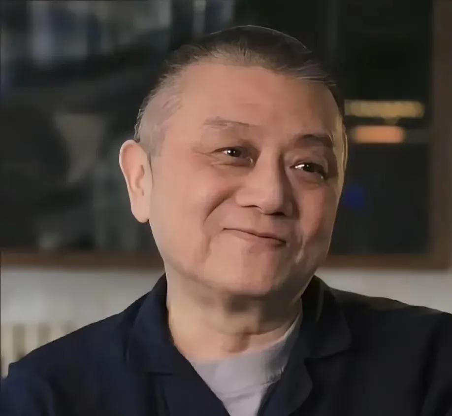 “你别死在屋子里，房子不好卖”，王朔转述他女儿这句话时，一脸云淡风轻。英雄迟