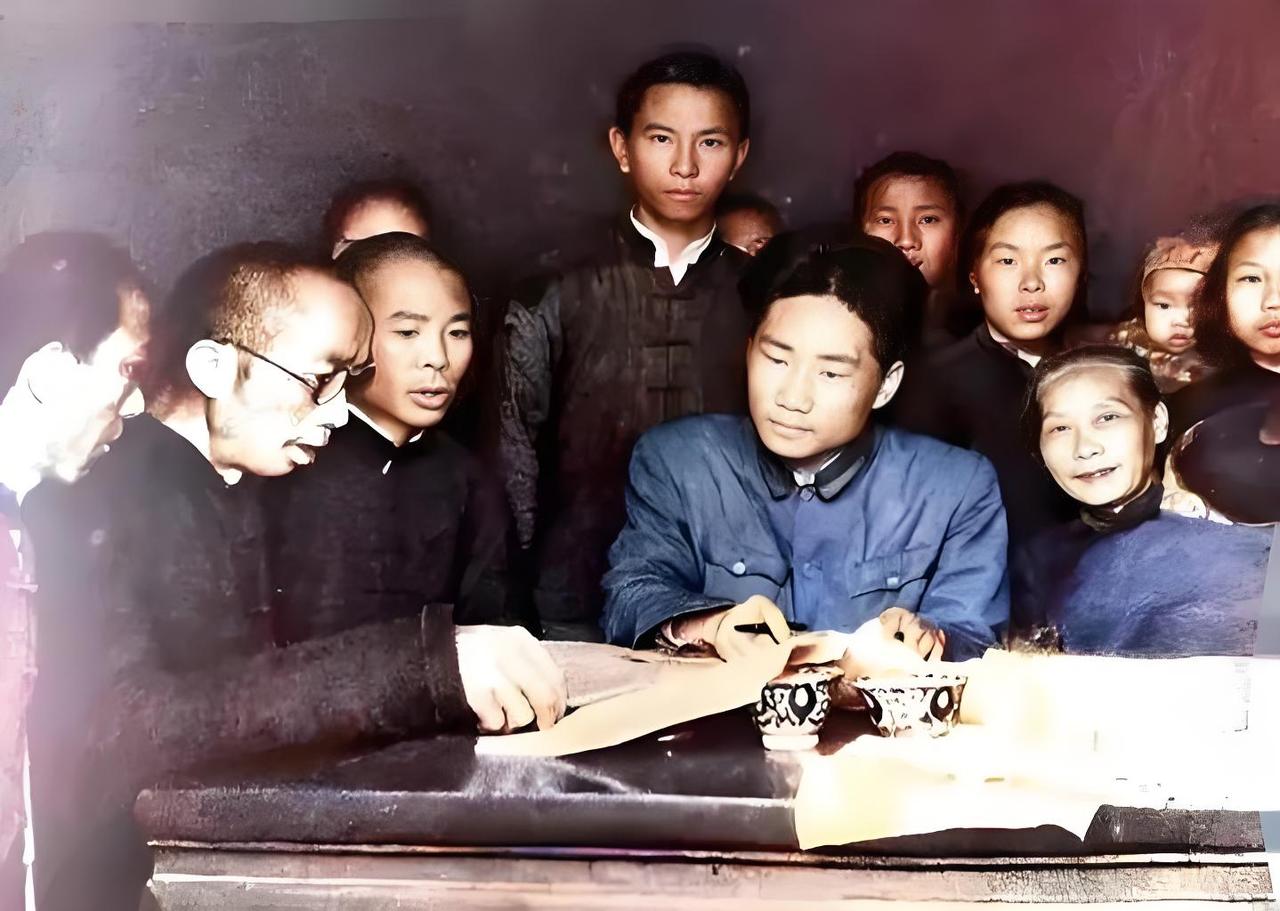 1950年，毛岸英的湖南之行：泪洒母亲墓前，心系乡亲土改1950年5月，一个