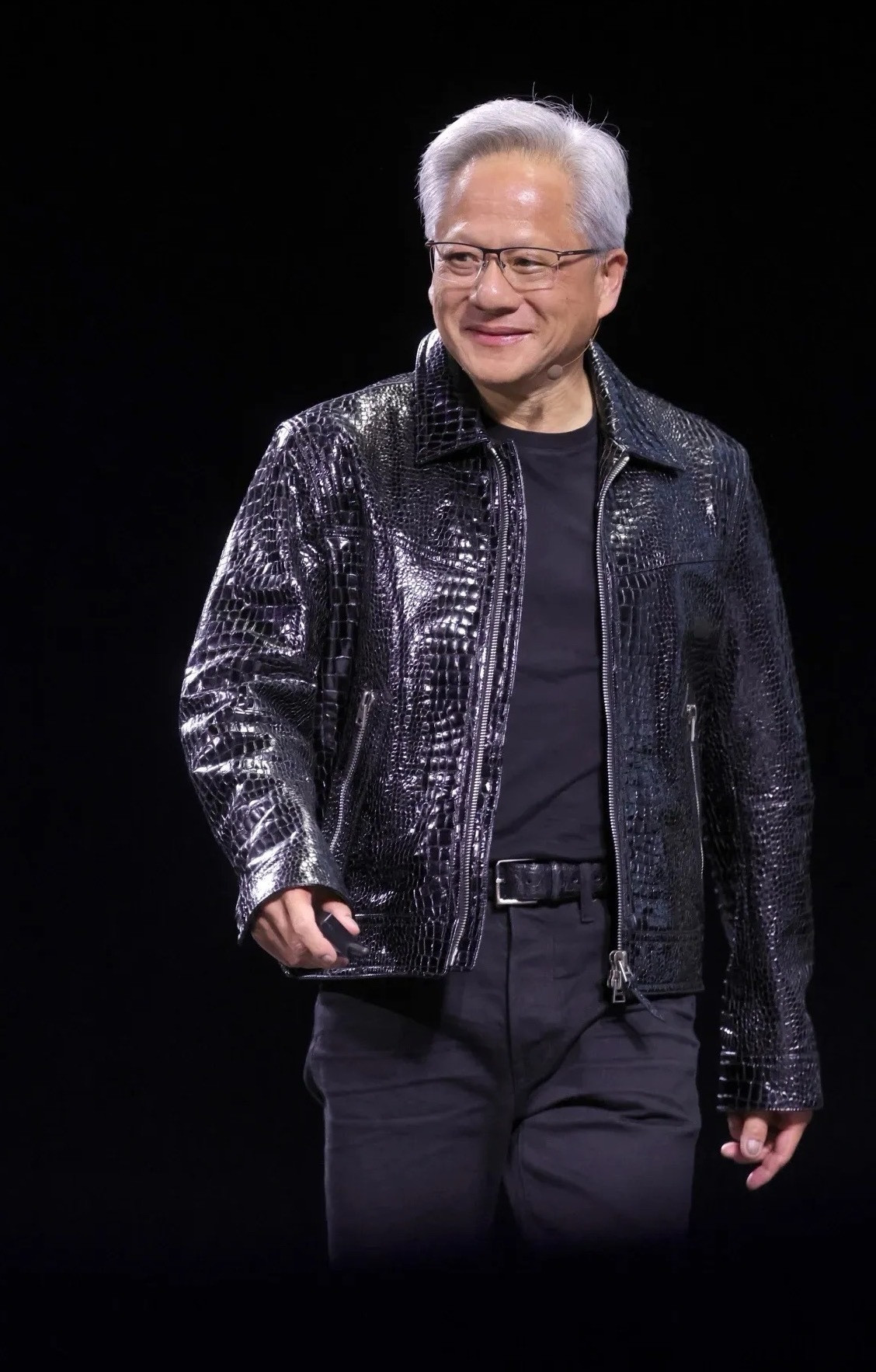 3.黄仁勋直言低估中国那就太愚蠢了这位芯片巨头CEO用现实打脸“技术封锁有效