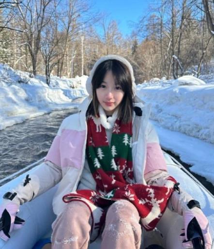 吴尊女儿neinei疑恋爱吴尊15岁的女儿neinei疑似恋爱，15岁谈男朋友