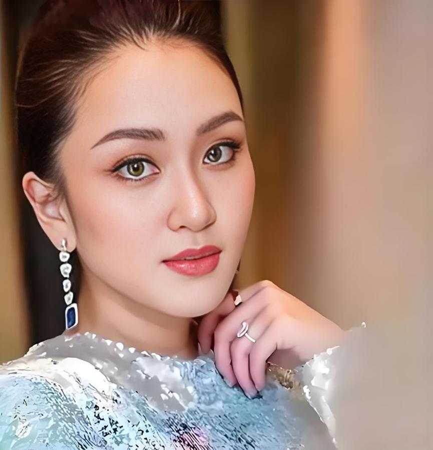 佩通坦的个性和能力最适合做一个贤妻良母，真的不适合从政。从政的人，要有气势和威严