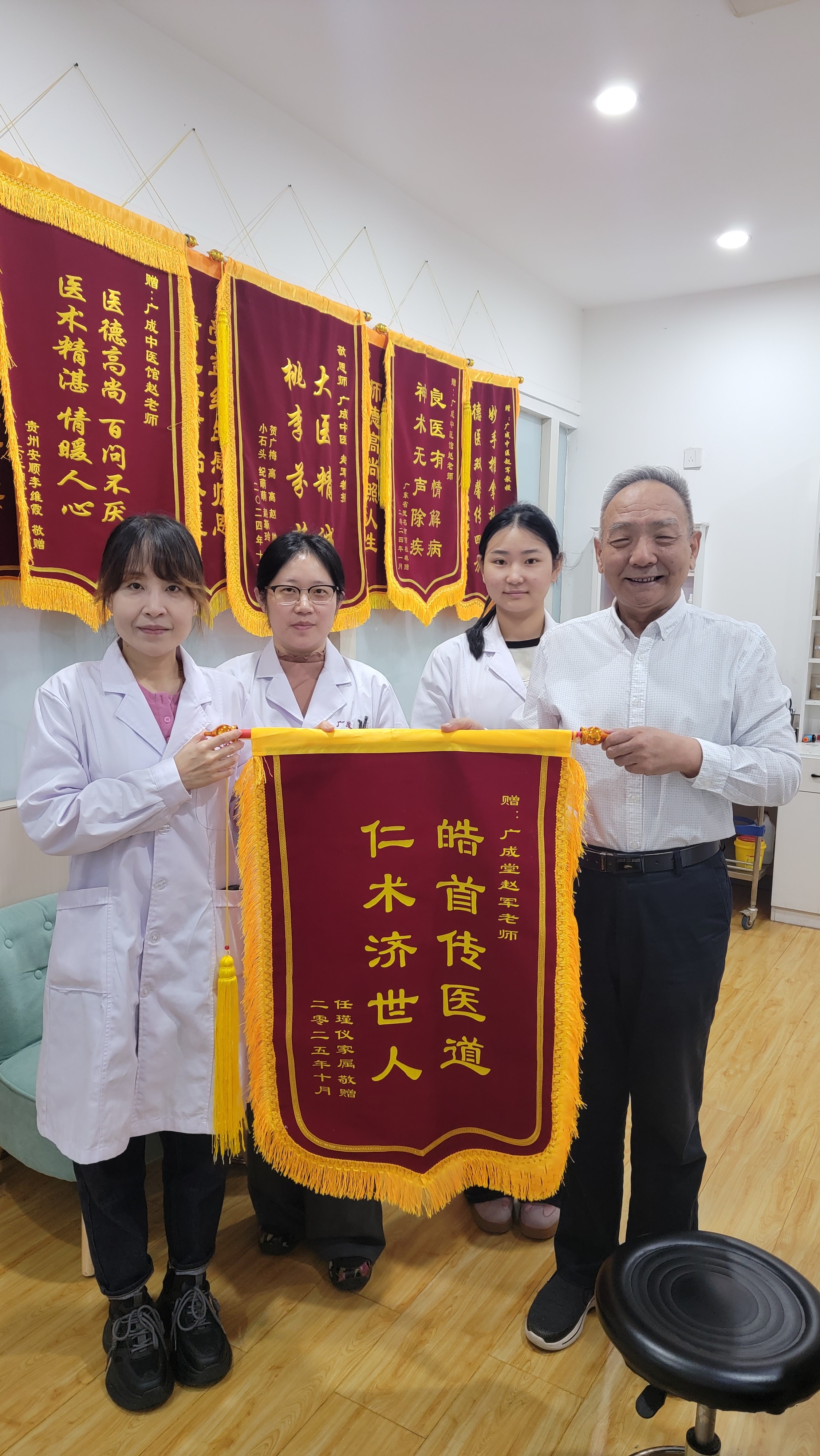 小儿开胃顺气汤太子参6g、炒白术6g、茯苓9g、炙甘草3g、陈皮3g、半夏3g、