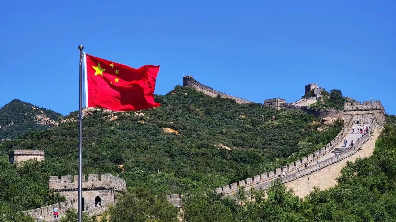 笑死，一位英国老先生一席话，直接把在场的美国代表说得哑口无言。他直言，一个靠着战