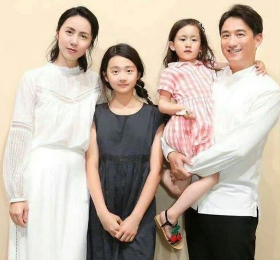 黄磊微信名黄磊微信名叫多妹弟爸黄磊微信名也太好嗑了！“多妹弟爸”是专属孩子们的