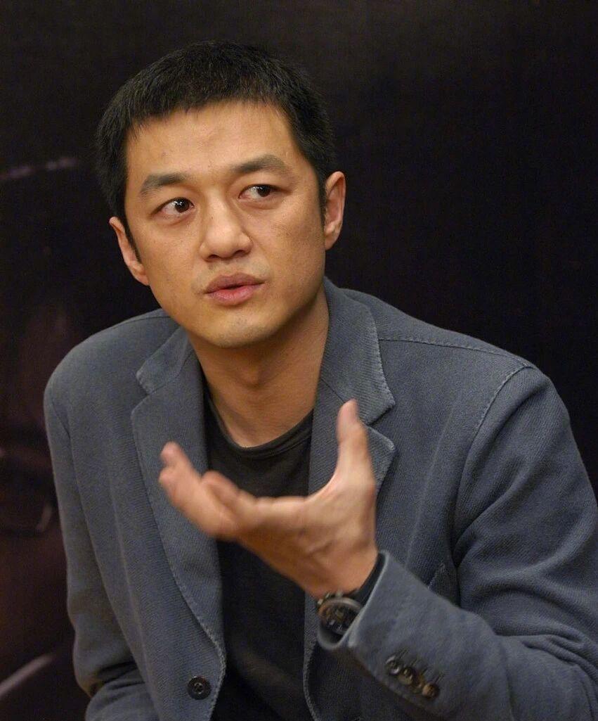 李亚鹏，连夜冲上热搜！3月31日深夜，李亚鹏突然连夜冲上热搜，这次跟他的“