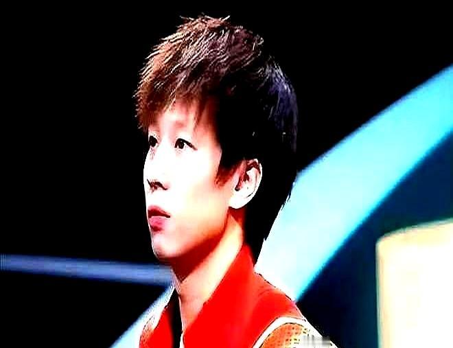 林高远这回的排面，真不是赢球给的。赛事组委会给专属“将军拔剑”徽章，要肖