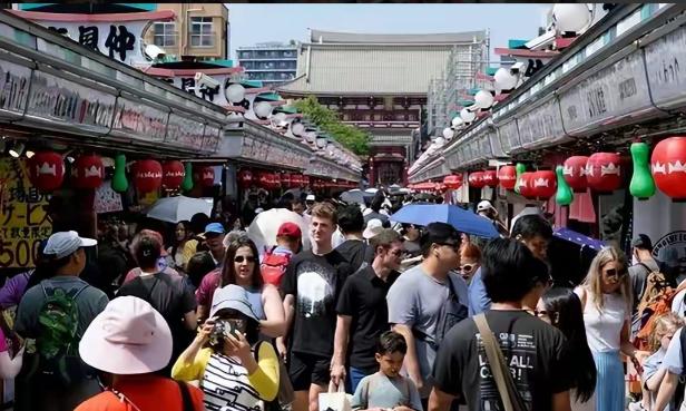 中国都游客去哪了？日本成了危险之地。国庆期间，中国21.3亿人次大迁移，