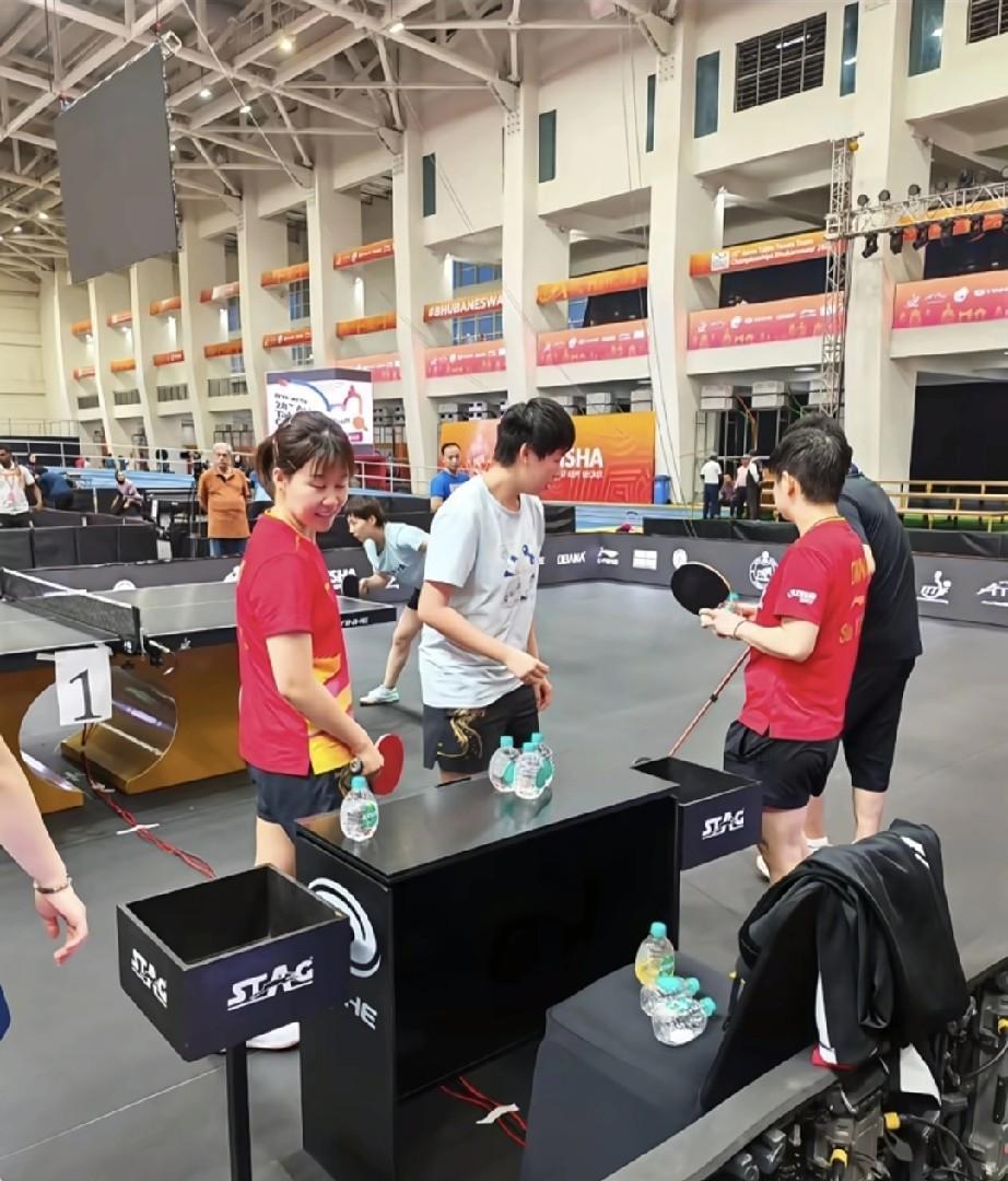 亚锦赛最戳人的，不是国乒运动员们历经千辛万苦到达印度，而是这一幕，孙颖莎、
