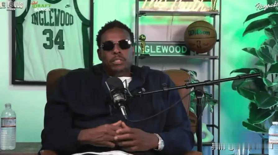 NBA名宿皮尔斯在节目中谈到了文班亚马的比赛表现。皮尔斯表示：“这是我见过打