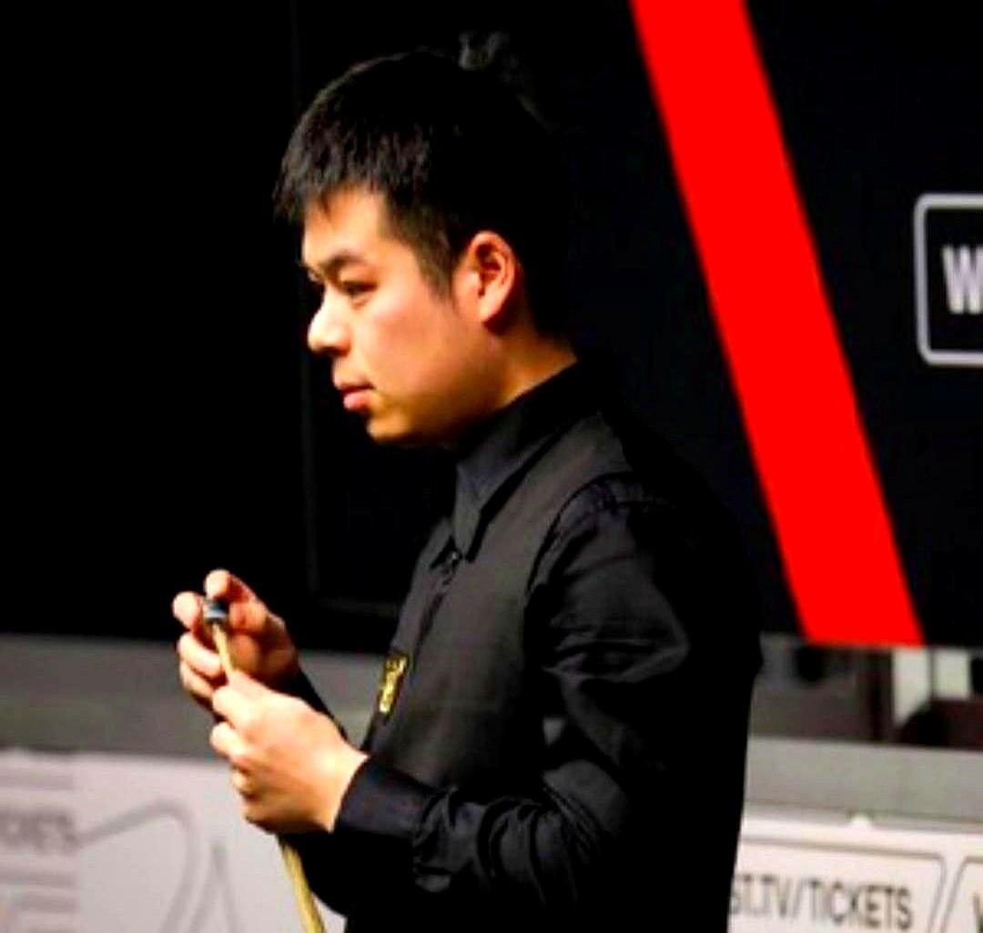 头回见裁判直接叫停斯诺克比赛！熬到半夜，裁判都看不下去训话：“能不能快点？”