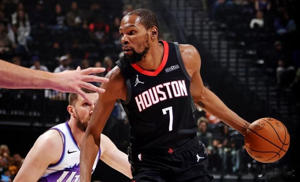 杜兰特三节狂砍25分，三节打卡下班，火箭129比101战胜爵士！更可怕的是火箭