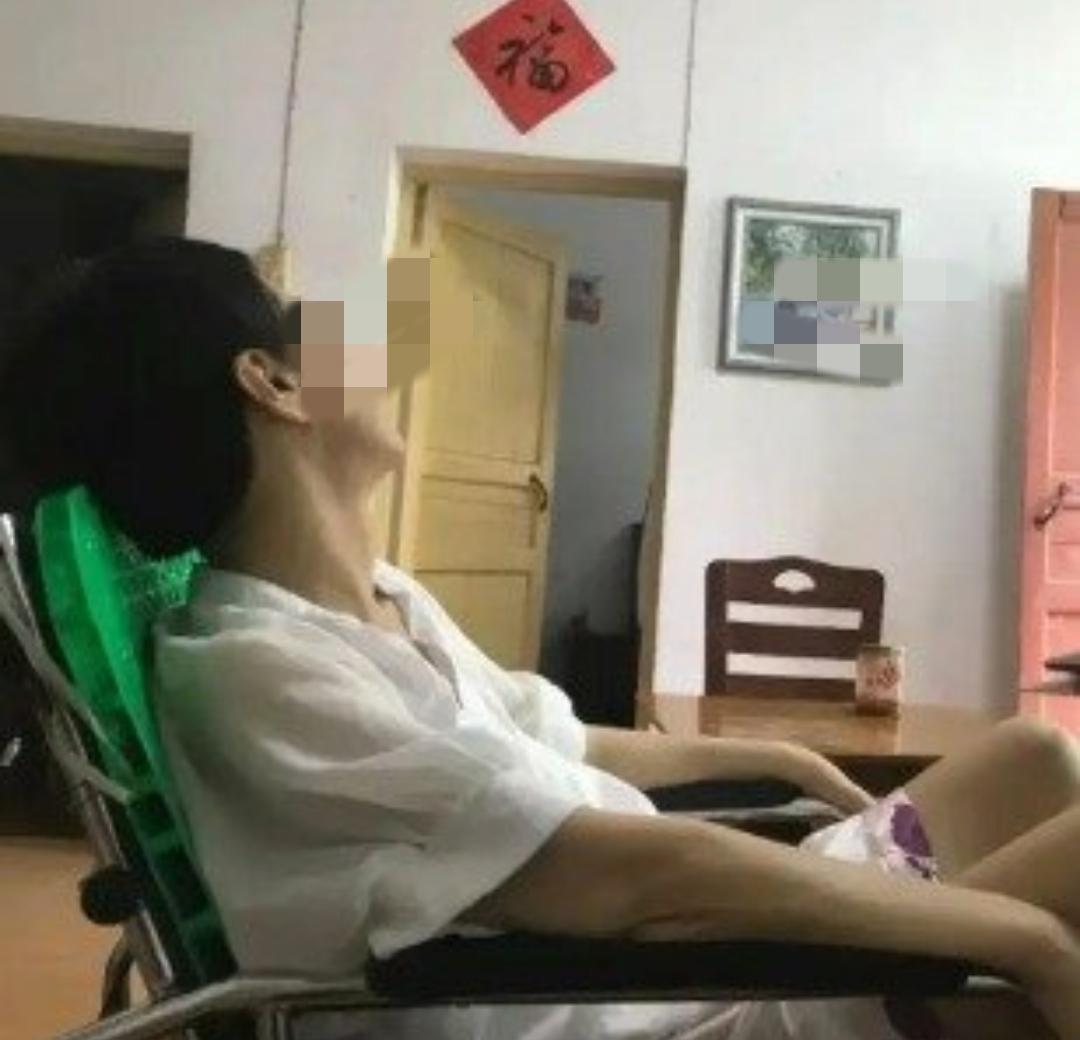  无力反抗的屈辱！渐冻人李某某遭男护工猥亵，警方正式立案侦查，事情经过：在2